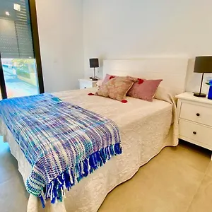 https://chalet-con-piscina-privada-en-la-urb-de-puerto-rey.es-andalucia.com